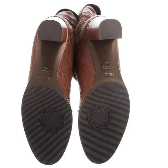 FENDI
Leather Slouch Boots
Size: 10 however it will fit a size 9 better - Picture 4 of 5